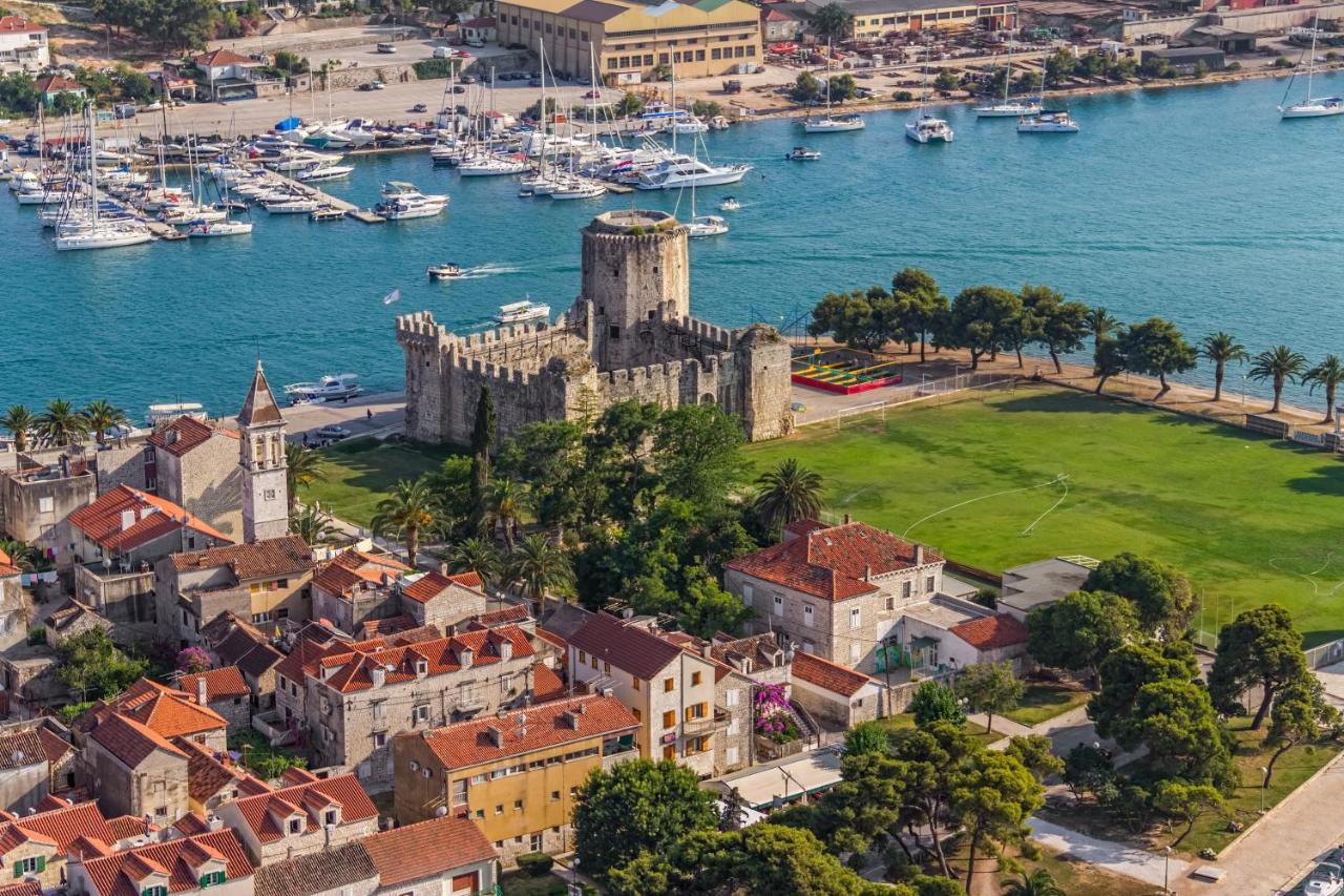 Rooms Mirjana - Centre Of Trogir Exteriör bild
